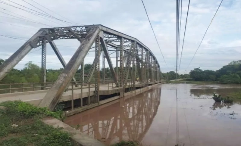Alerta roja permanece solo para municipios aledaños al rio Ulúa. Alerta roja permanece solo para municipios aledaños al rio Ulúa.