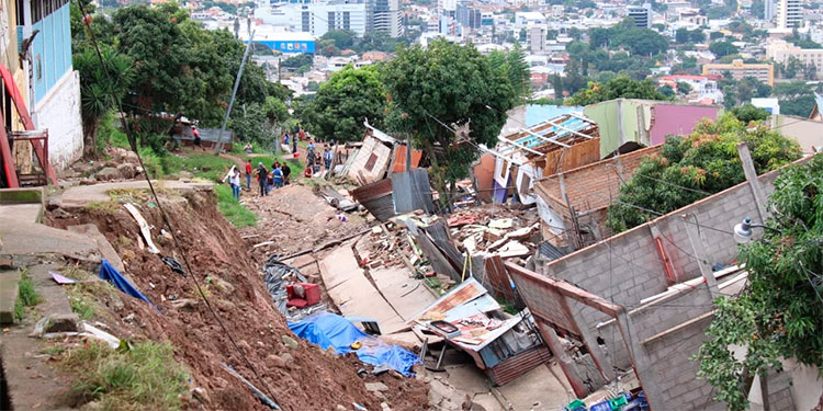Debido a las lluvias la Colonia Guillén está bajo vigilancia