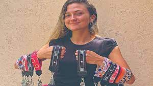 “Mamá Llegué” llavero para defensa personal creado por Tamara Pons.