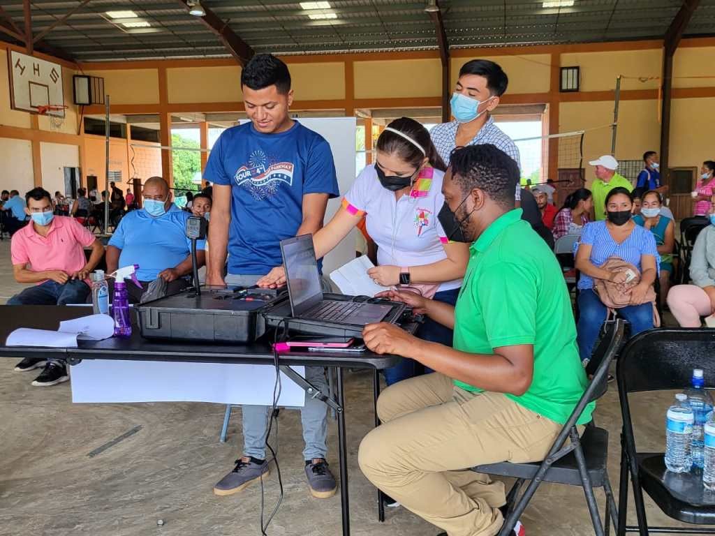 Más de 1000 hondureños documentados en la Feria de la Identidad Legal en Belice.
