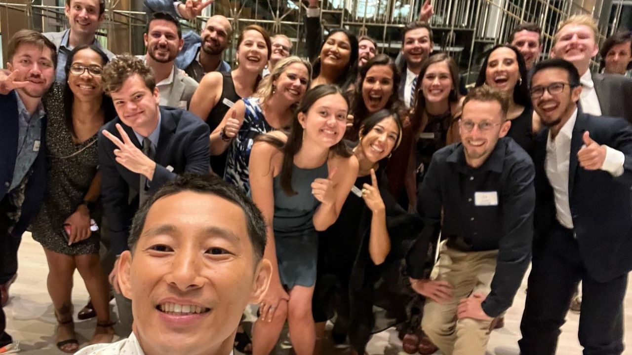 Influencer Shin Fujiyama recaudó 40 mil dólares para enviar a niños hondureños a la universidad.