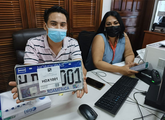 IP y OABI inician replaqueo vehicular