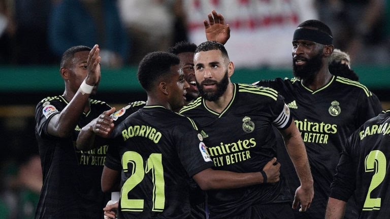 Benzema ‘estrena’ su Balón de Oro con un golazo y le da otro triunfo al Real Madrid para seguir en la cima de LaLiga Benzema ‘estrena’ su Balón de Oro con un golazo y le da otro triunfo al Real Madrid para seguir en la cima de LaLiga