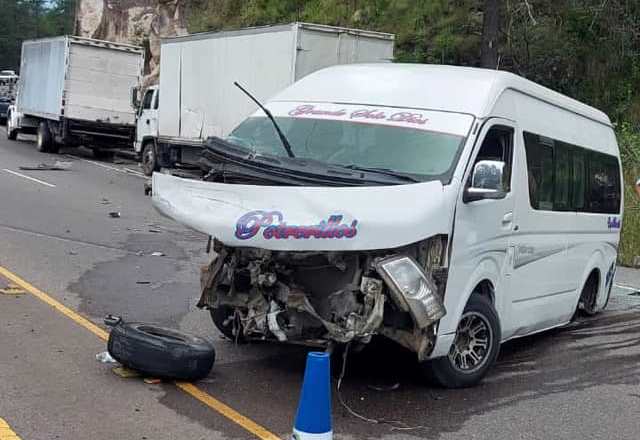 Accidente en la CA-5 deja 3 personas muertas y varios heridos.