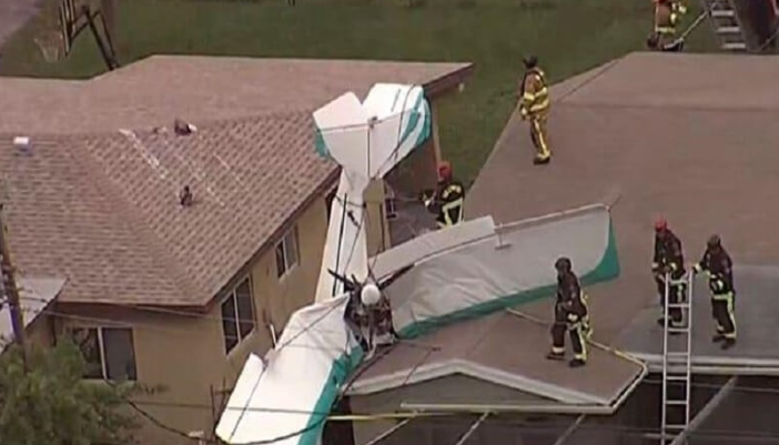 Mueren dos personas al estrellarse una avioneta contra una casa en Florida Mueren dos personas al estrellarse una avioneta contra una casa en Florida