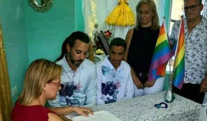 Primera pareja homosexual legaliza su unión en Cuba tras reformar