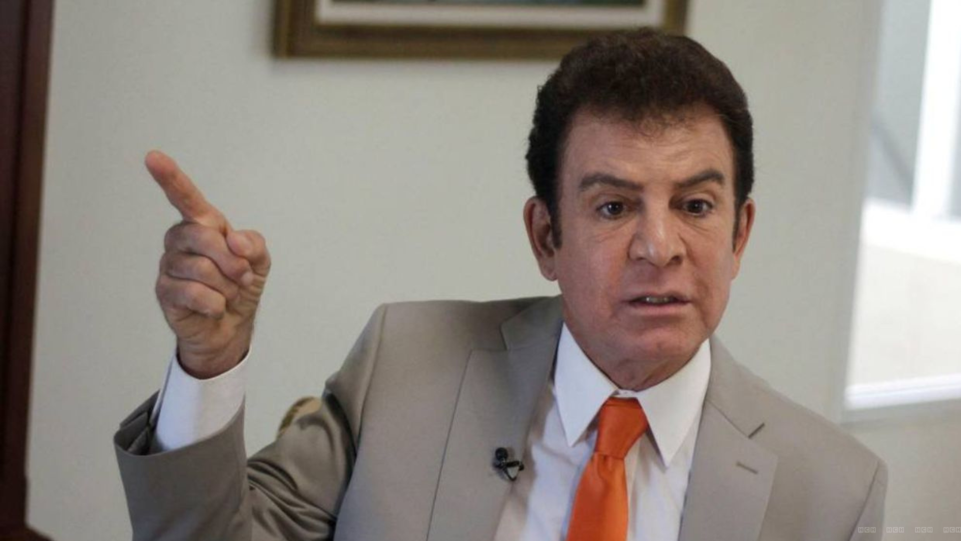 Nasralla dice que reunión con Redondo debe ser pública y le pide lo llame a él, y no a su esposa Iroshka