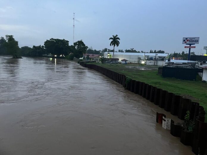 Continúan las evacuaciones por inundaciones en La Lima Continúan las evacuaciones por inundaciones en La Lima