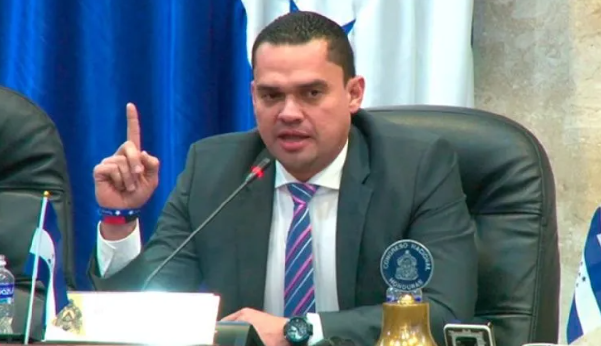 Diputado Zambrano denuncia que “régimen Zelaya inicia persecución política para callar a periodistas y opositores”