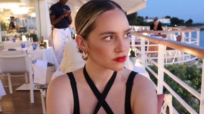 La Actriz Minnie West se interna en un hospital psiquiátrico para superar la muerte de su mamá. La Actriz Minnie West se interna en un hospital psiquiátrico para superar la muerte de su mamá.