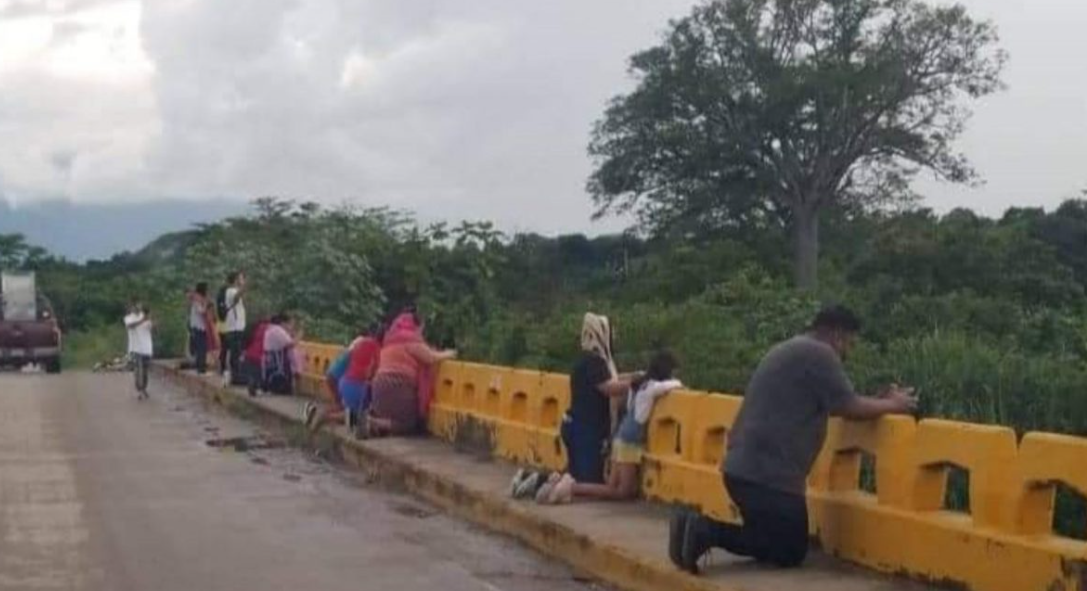 De rodillas limeños suplican para que «Julia» no cause estragos en el país