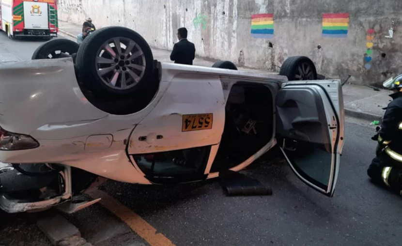 Fallas mecánicas en un taxi provocan accidente en el Bulevar Morazán