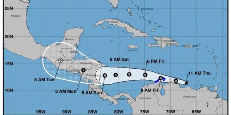 Tormenta tropical Trece se podría convertir en Huracán