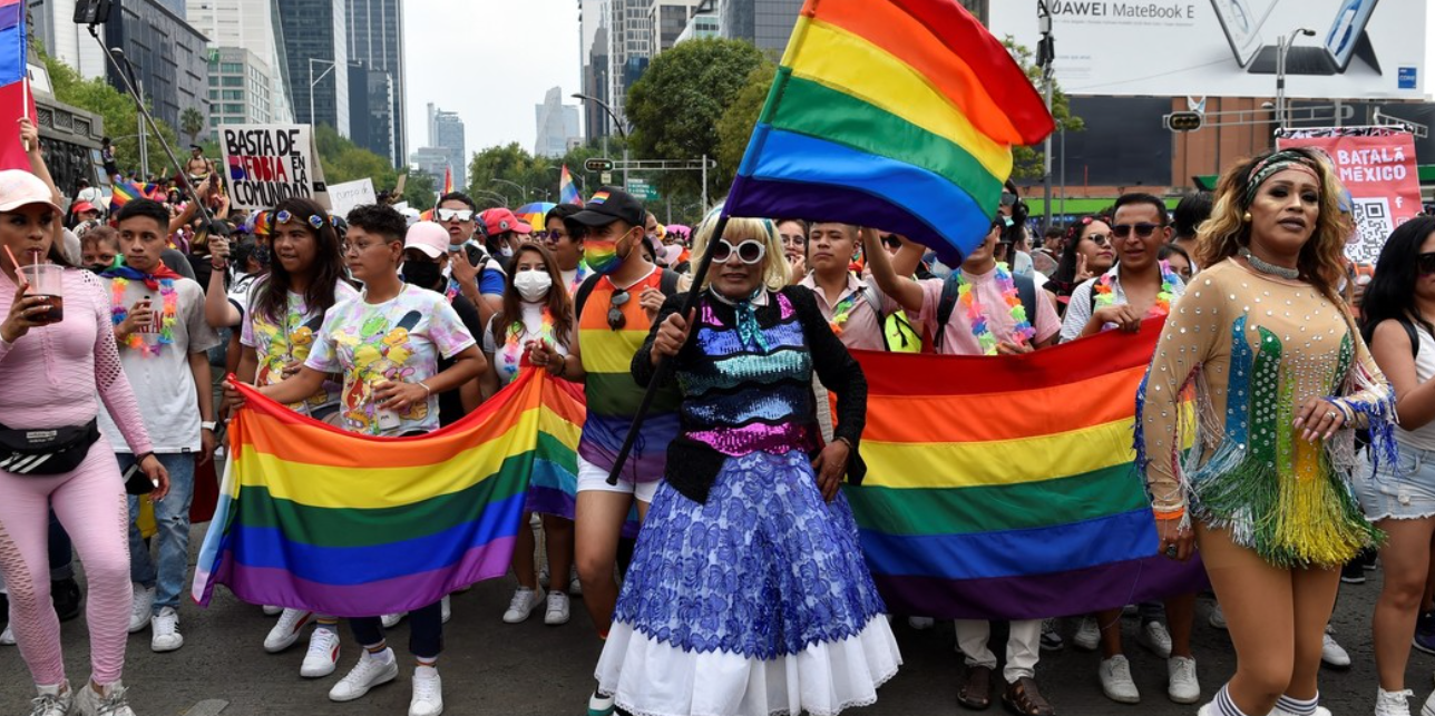 El Senado mexicano prohíbe por ley las ‘terapias de conversión’ para personas LGBT+ El Senado mexicano prohíbe por ley las ‘terapias de conversión’ para personas LGBT+
