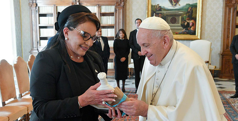 Presidenta Xiomara Castro se reunió con el papa y expuso el compromiso para la reconciliación de Honduras