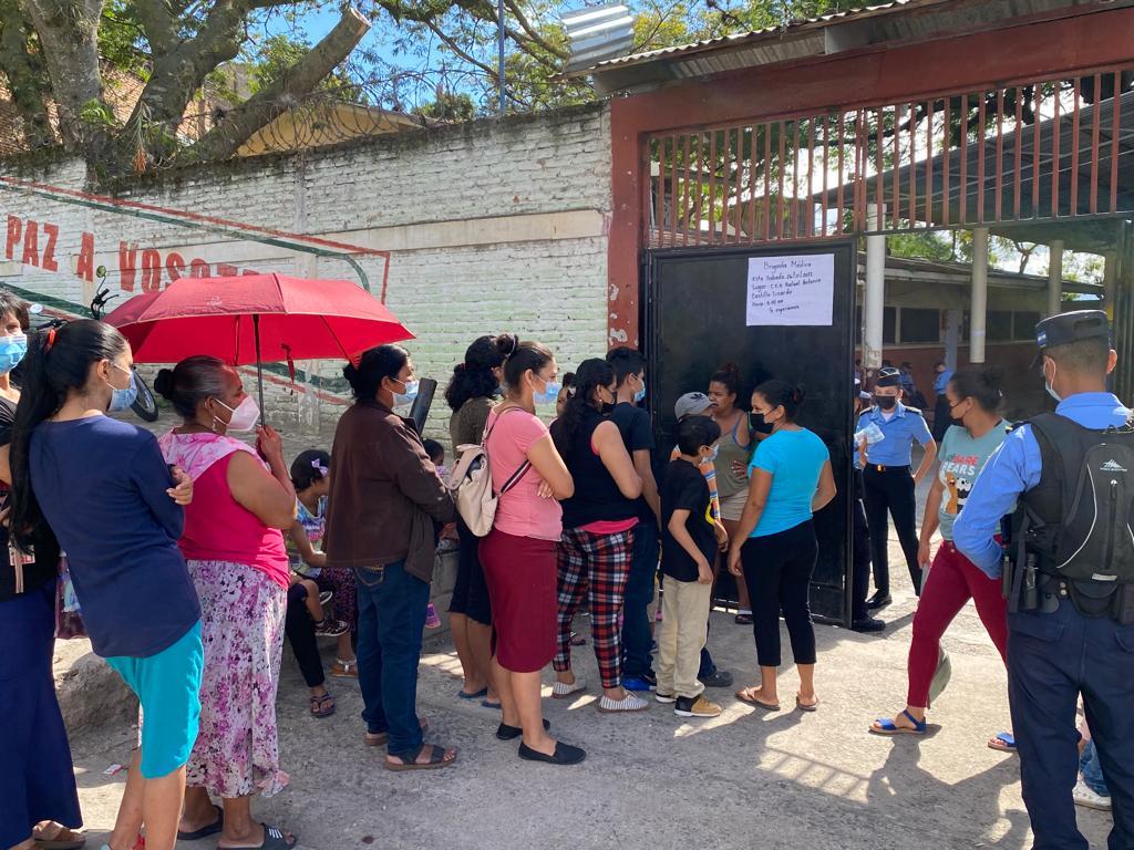 Departamento de Sanidad Policial realiza Brigada Médica en la colonia Campo Cielo de la capital. Departamento de Sanidad Policial realiza Brigada Médica en la colonia Campo Cielo de la capital.