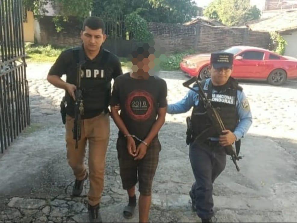 Capturan individuo con 200 envoltorios conteniendo supuesta marihuana.