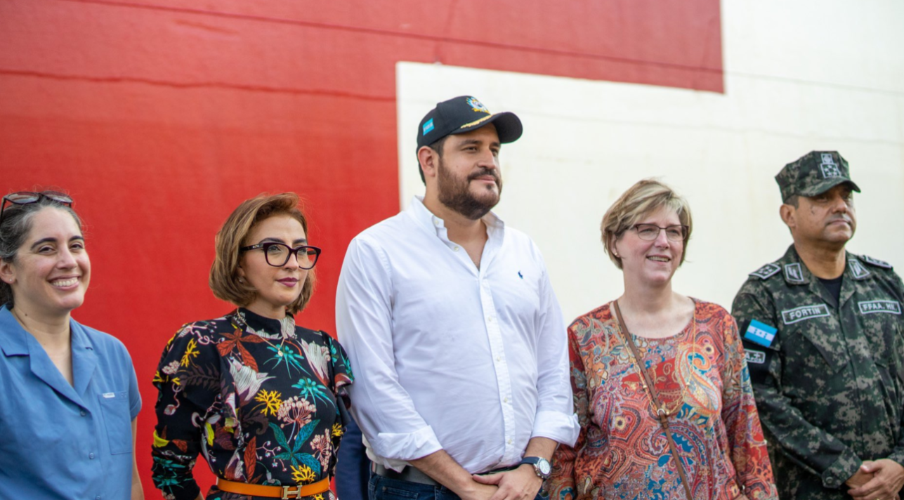 Secretario de Defensa: ¨Visita del buque hospital de EE. UU. es muestra de buenas relaciones¨