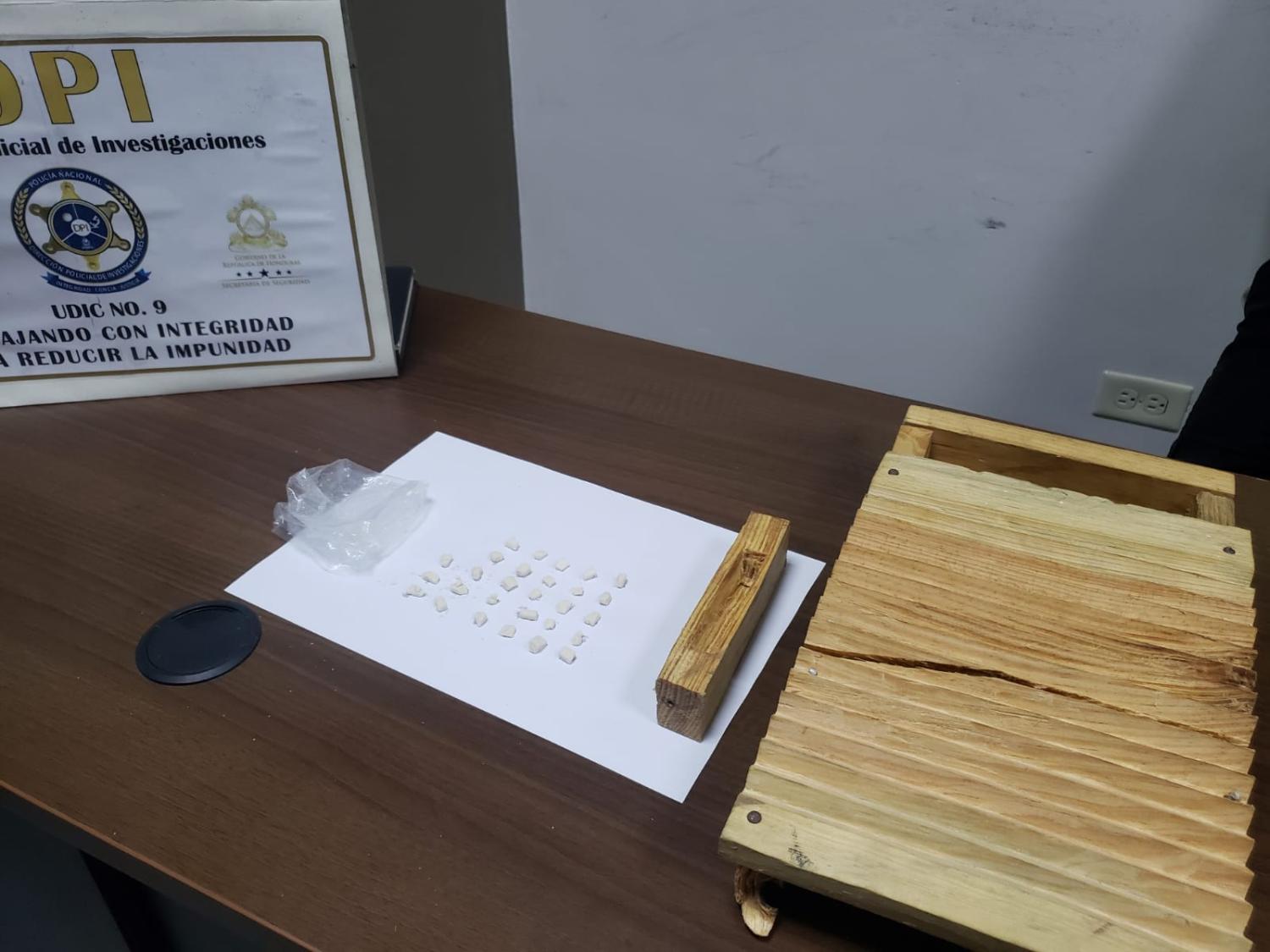 Por tráfico de drogas arrestan sujeto en Puerto Lempira. Por tráfico de drogas arrestan sujeto en Puerto Lempira.