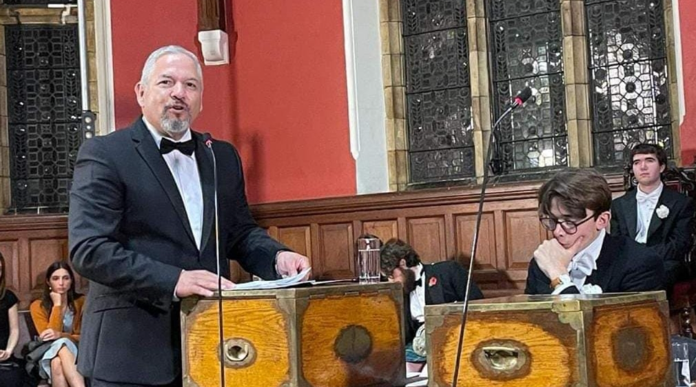 Canciller Reina participa como orador en Oxford Union, la sociedad de debate más prestigiosa del mundo Canciller Reina participa como orador en Oxford Union, la sociedad de debate más prestigiosa del mundo