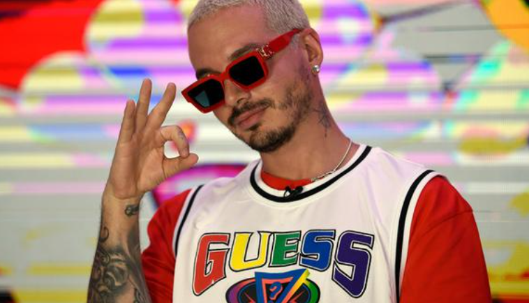 J Balvin recibe el Premio Impacto Latino por aporte a la salud mental J Balvin recibe el Premio Impacto Latino por aporte a la salud mental