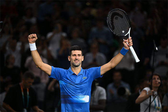 Djokovic avanza en la víspera del debut de Alcaraz y Nadal