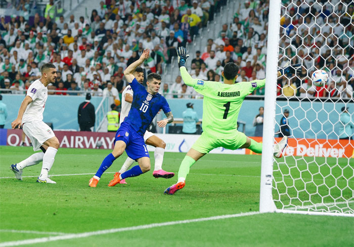 Estados Unidos sufre ante la Irán de Queiroz, pero pasa a octavos Estados Unidos sufre ante la Irán de Queiroz, pero pasa a octavos