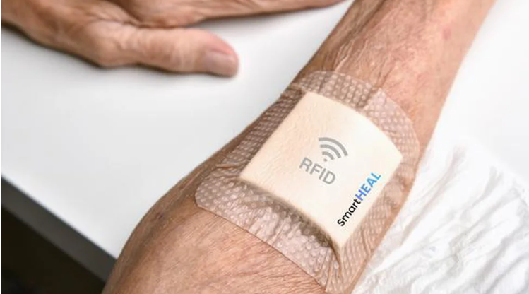 Crean una curita inteligente que muestra el tiempo que falta para sanar una herida