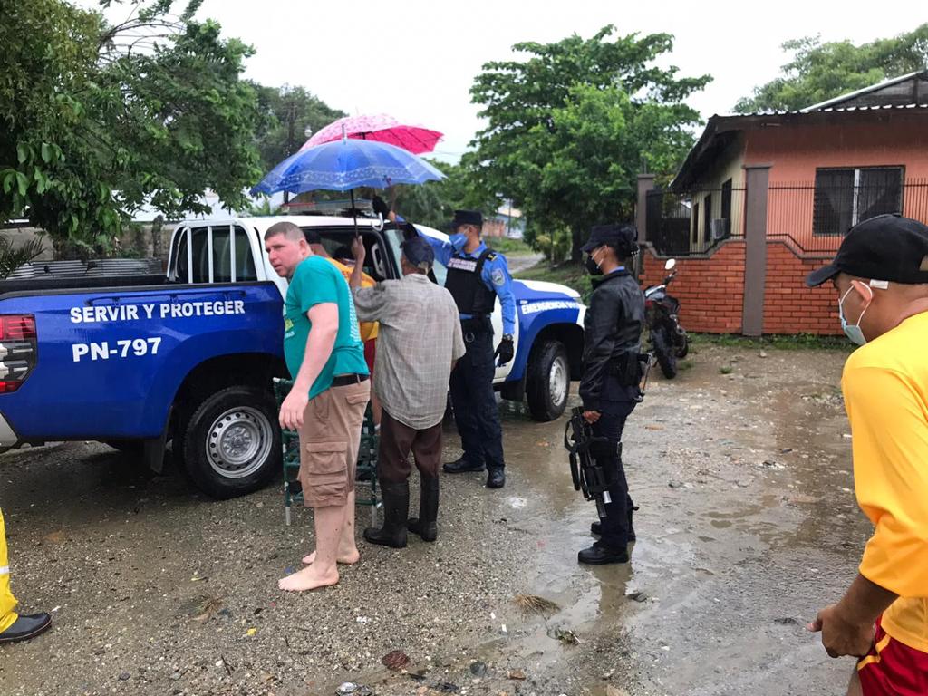 Policía Nacional en apresto ante posibles emergencias por llegada de tormenta tropical “Lisa” Policía Nacional en apresto ante posibles emergencias por llegada de tormenta tropical “Lisa”