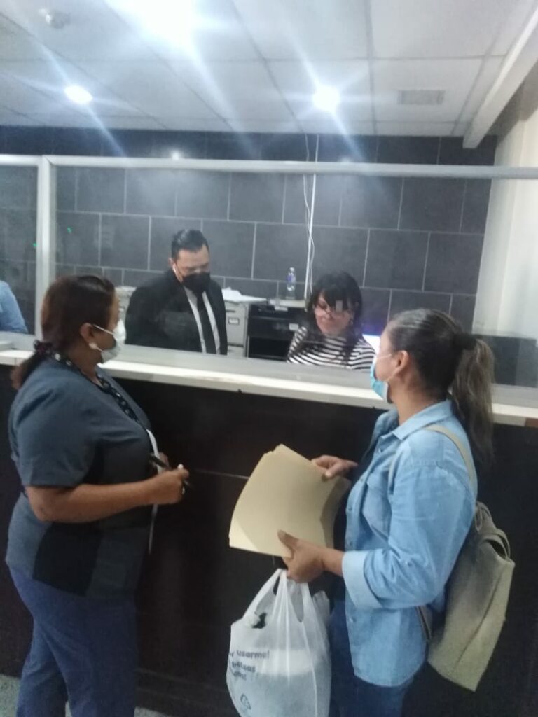 Retiran cuerpo de dos venezolanos que fallecieron en accidente de tránsito en Danlí. Retiran cuerpo de dos venezolanos que fallecieron en accidente de tránsito en Danlí.