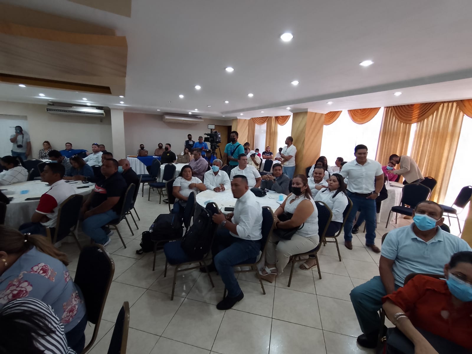 Socializada la Segunda Vuelta y elecciones diferidas presidenciales, municipales y parlamentarias con ciudadanía de La Ceiba Socializada la Segunda Vuelta y elecciones diferidas presidenciales, municipales y parlamentarias con ciudadanía de La Ceiba