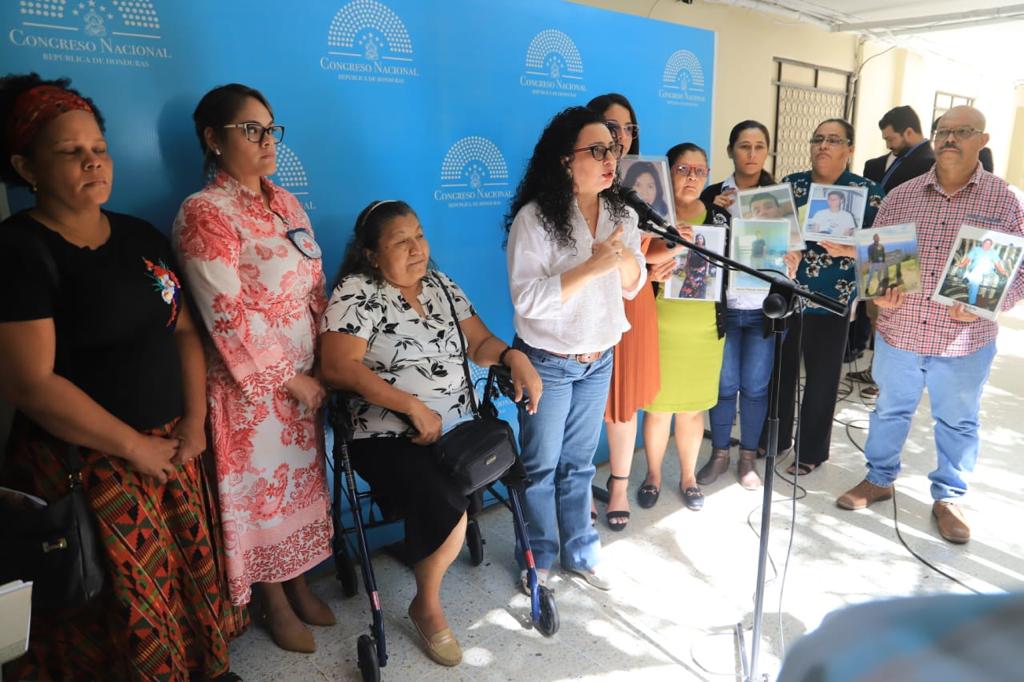 CN, CICR y los Comités de Familiares de Desaparecidos trabajan en la creación de una Ley de Personas Desaparecidas CN, CICR y los Comités de Familiares de Desaparecidos trabajan en la creación de una Ley de Personas Desaparecidas