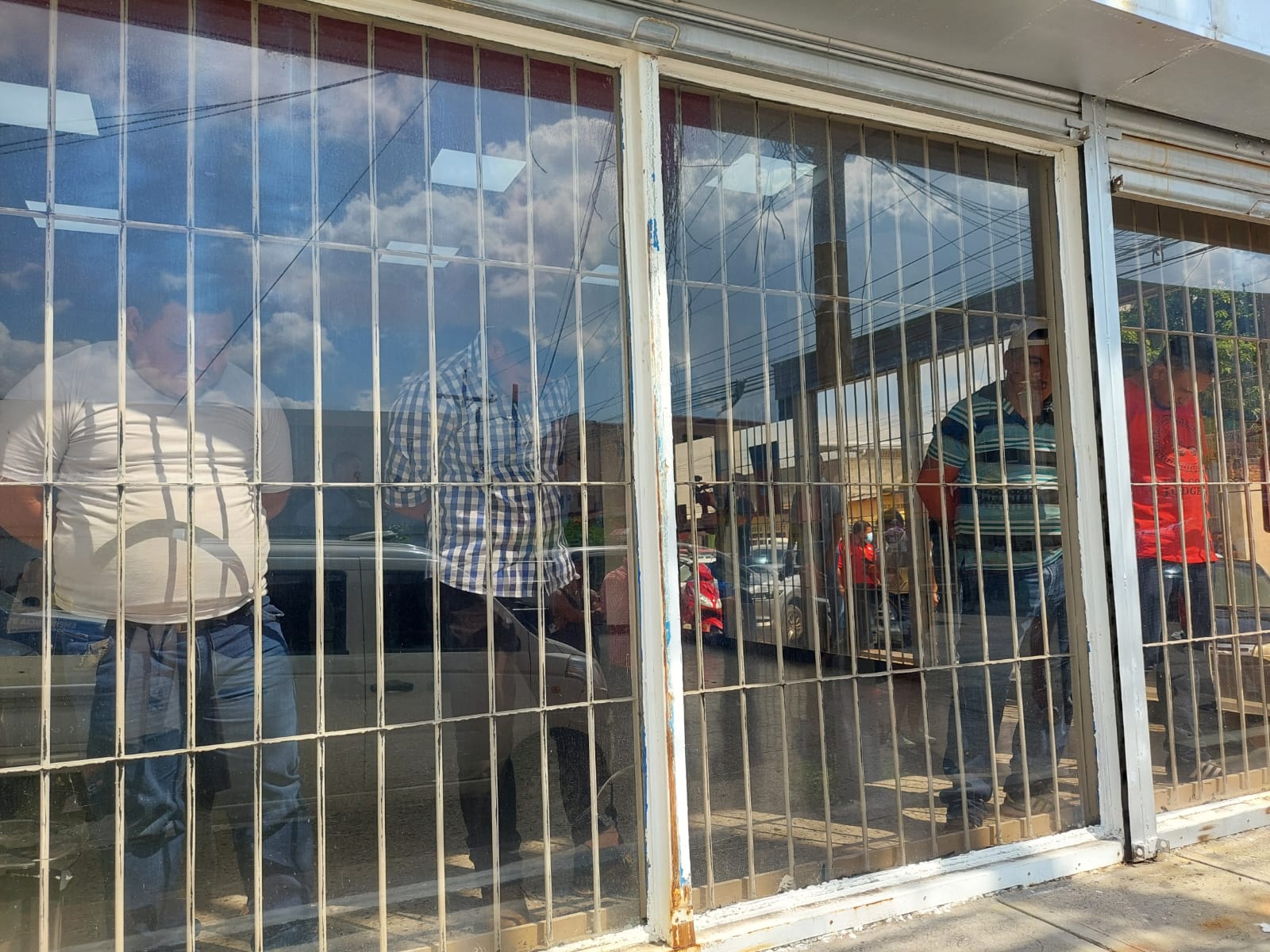 Policía frustra robo a banco en San Pedro Sula Policía frustra robo a banco en San Pedro Sula