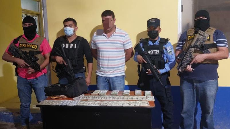 Empresario salvadoreño es detenido por la Policía Nacional por el supuesto delito de lavado de activos Empresario salvadoreño es detenido por la Policía Nacional por el supuesto delito de lavado de activos