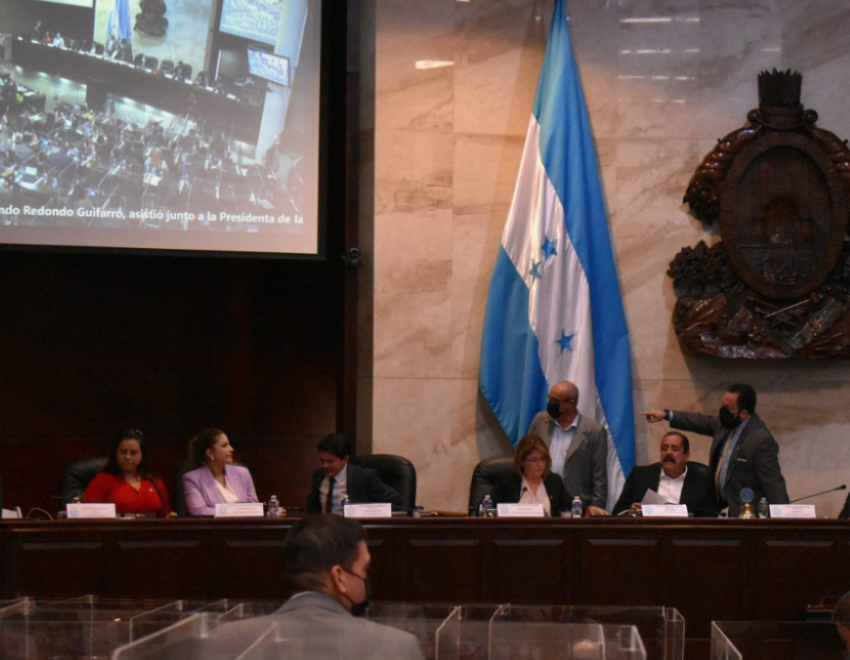 Congresista presenta proyecto de ley para ampliar amnistía migratoria Congresista presenta proyecto de ley para ampliar amnistía migratoria