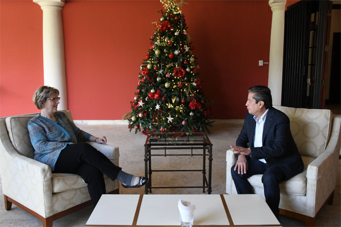 Para apoyar al sector privado la embajadora de EE.UU., Laura Dogu, se reúne con Presidente de la CCIT