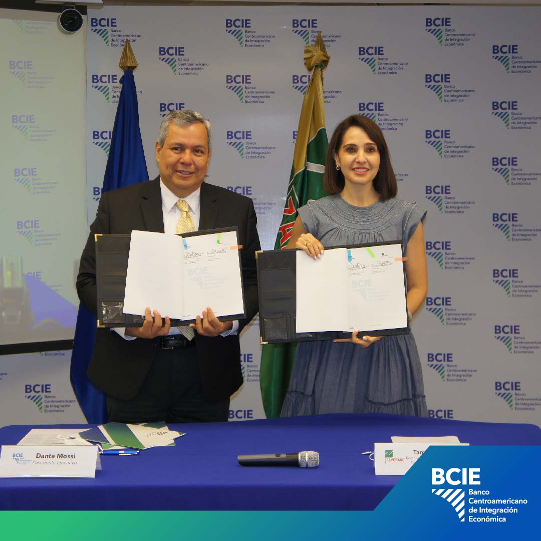 BCIE y Escuela Agrícola Panamericana Zamorano formalizan acuerdos para dar inicio a nuevas oportunidades educativas, de innovación y emprendimiento agrícola BCIE y Escuela Agrícola Panamericana Zamorano formalizan acuerdos para dar inicio a nuevas oportunidades educativas, de innovación y emprendimiento agrícola