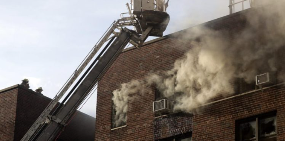 Casi 40 heridos deja incendio en Nueva York causado por una batería de litio Casi 40 heridos deja incendio en Nueva York causado por una batería de litio
