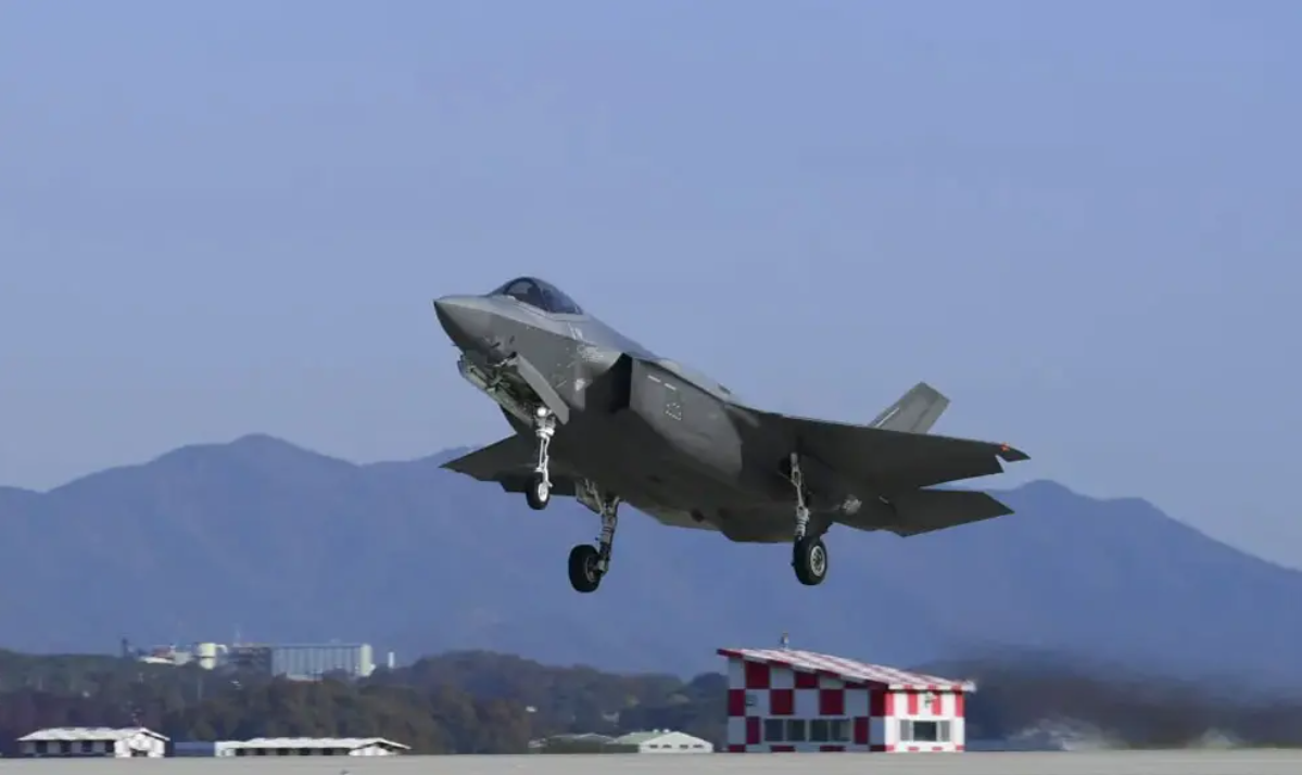 Mueren dos militares al caer avión de entrenamiento de Fuerza Aérea Brasileña