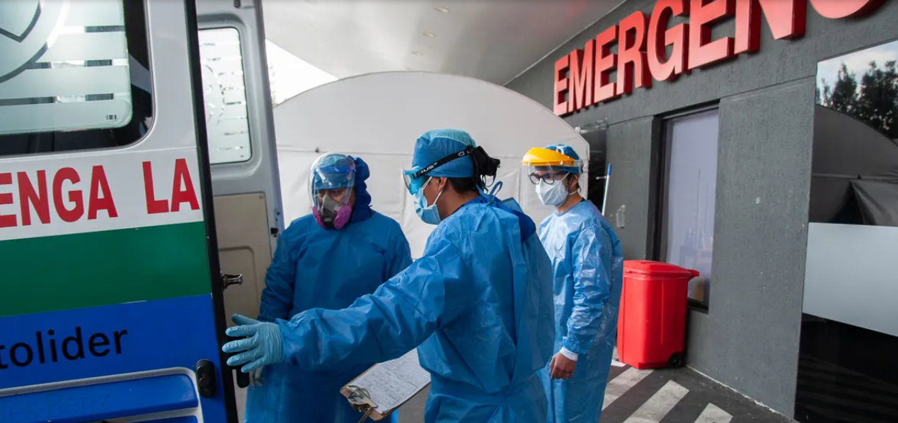 Suman 27 muertos y 81 intoxicados por beber alcohol metílico en Ecuador