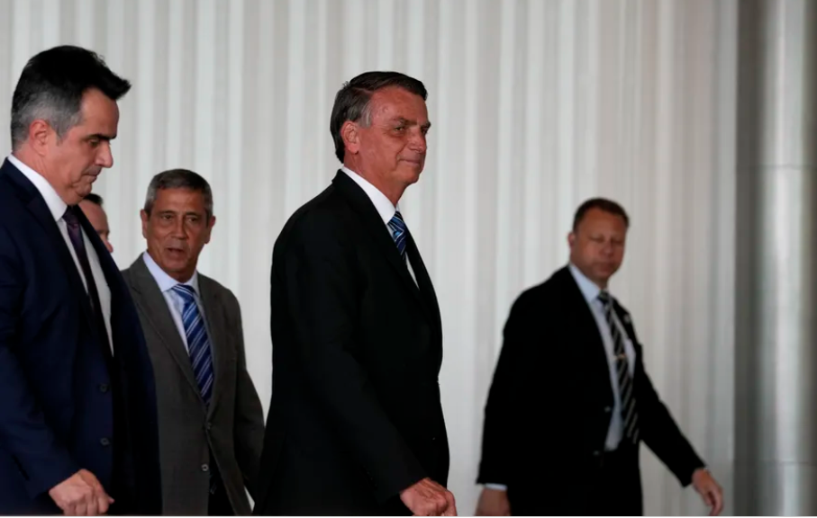 Bolsonaro se aísla, delega tareas y nadie sabe quién le va a pasar la banda a Lula