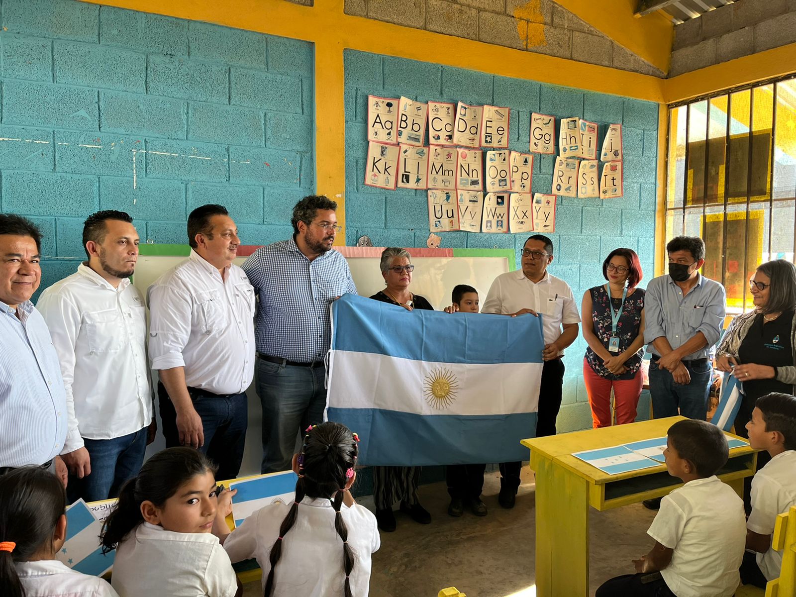 Para el nuevo Embajador argentino en honduras, “Los únicos privilegiados siguen siendo los y las niñas”