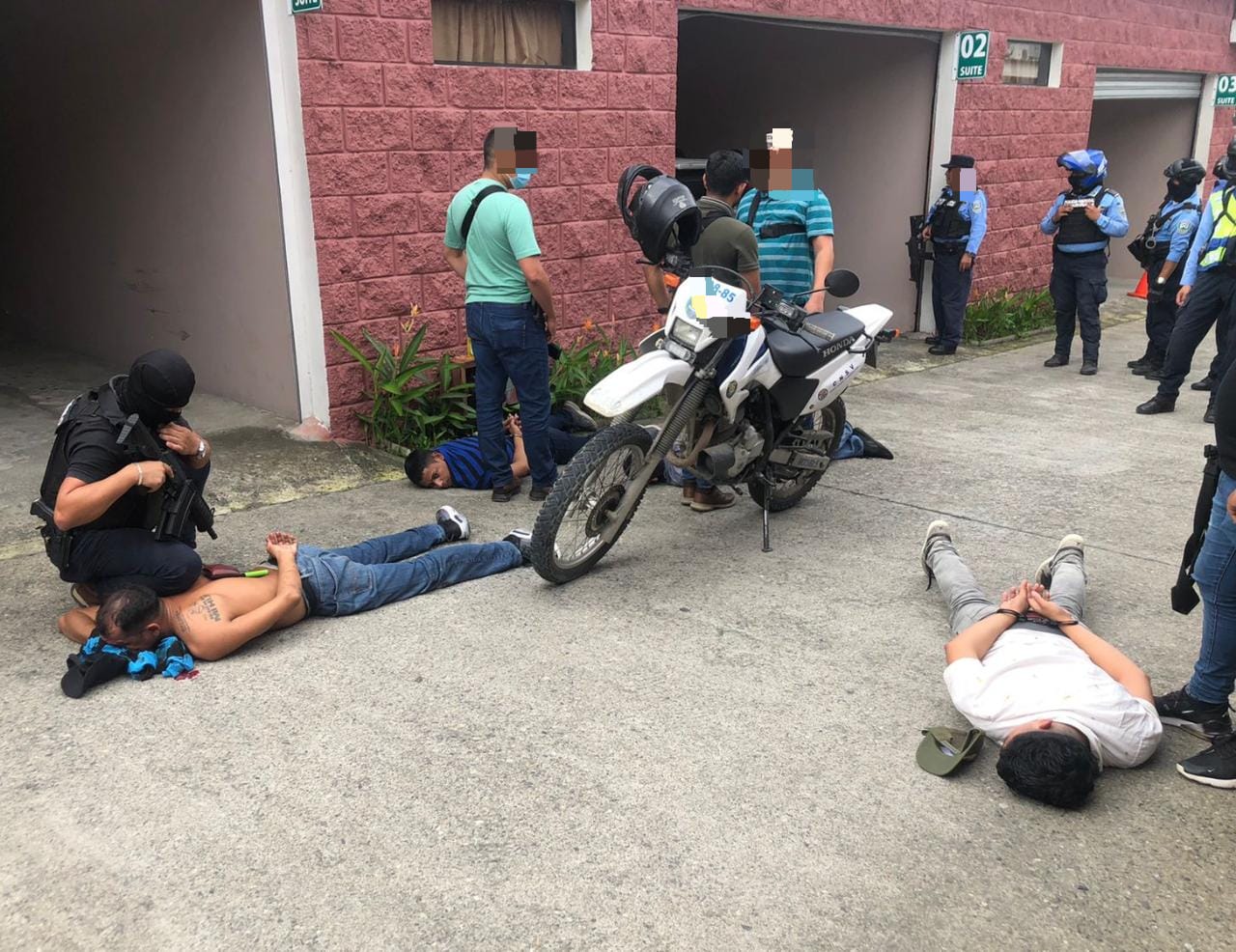 En rápida acción agentes policiales antisecuestros liberan a joven por la que solicitaban 10 millones de lempiras como rescate En rápida acción agentes policiales antisecuestros liberan a joven por la que solicitaban 10 millones de lempiras como rescate