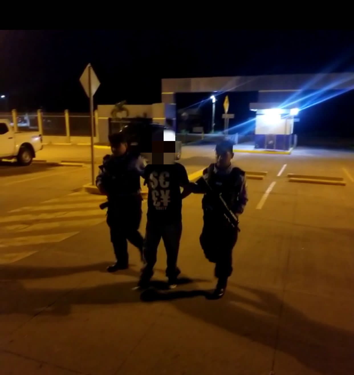 Arrestan a una persona en posesión de 30 envoltorios de supuesta cocaína Arrestan a una persona en posesión de 30 envoltorios de supuesta cocaína