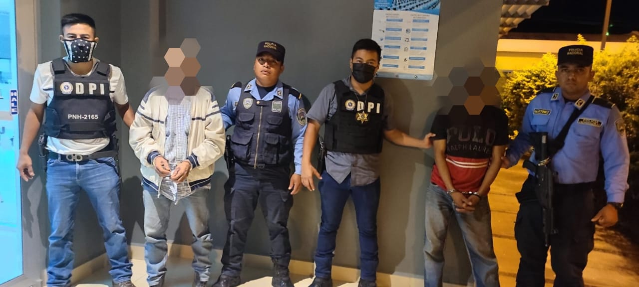 Capturan a padre e hijo por los delitos de lesiones agravadas y allanamiento de domicilio en Belén, Lempira.
