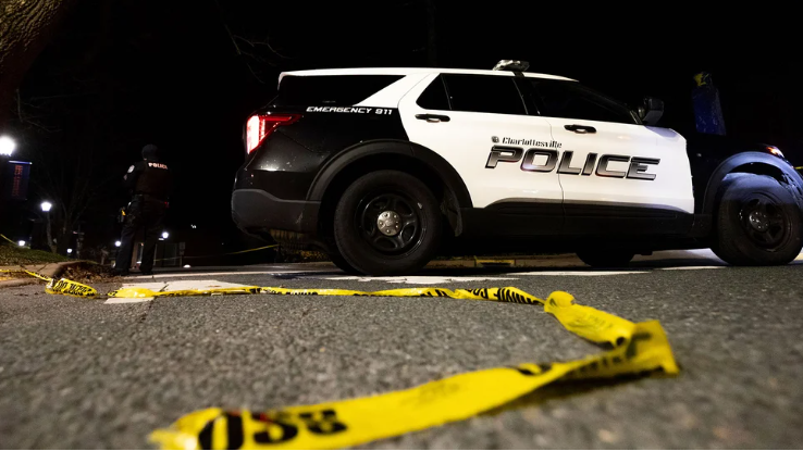 Arrestan a sospechoso en la muerte de 3 miembros del equipo de fútbol de la Universidad de Virginia
