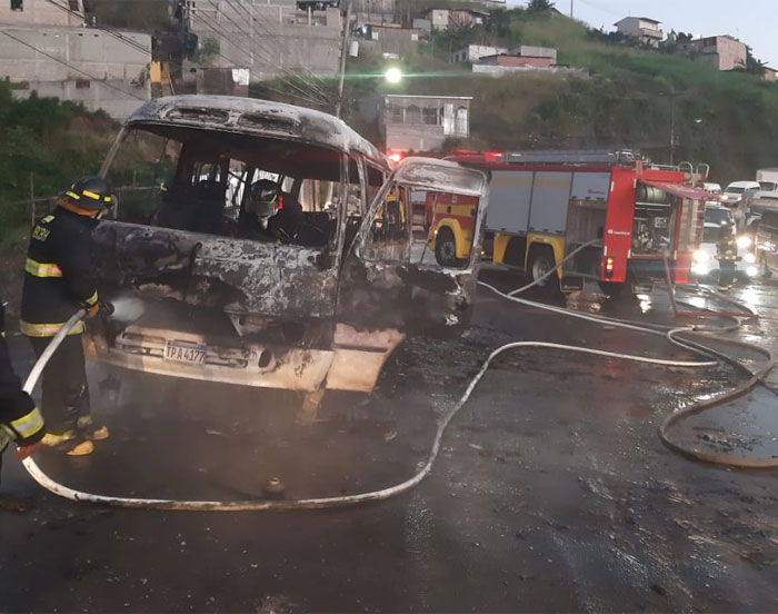 Queman bus rapidito en Tegucigalpa Queman bus rapidito en Tegucigalpa