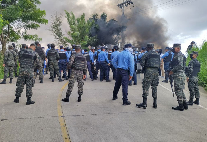 Grupo de Garífunas son desalojados de una propiedad en Punta Gorda Grupo de Garífunas son desalojados de una propiedad en Punta Gorda