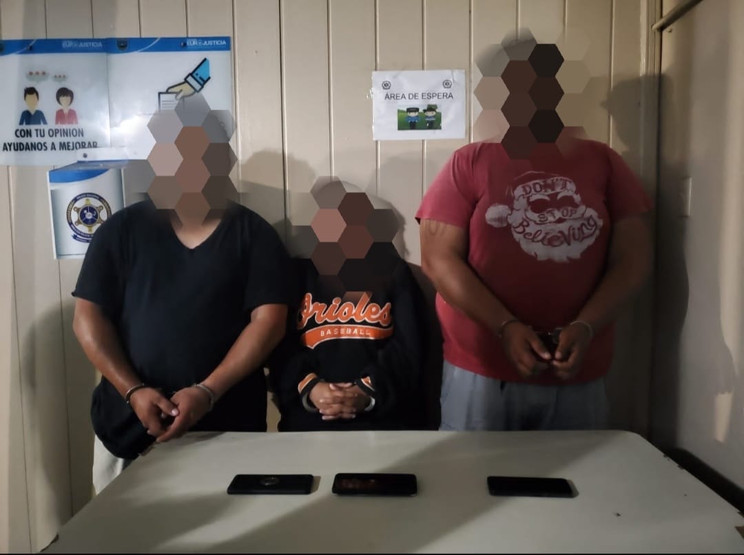 Detienen a tres supuestos traficantes de ilegales que pretendían sacar del país a 12 menores de edad. Detienen a tres supuestos traficantes de ilegales que pretendían sacar del país a 12 menores de edad.