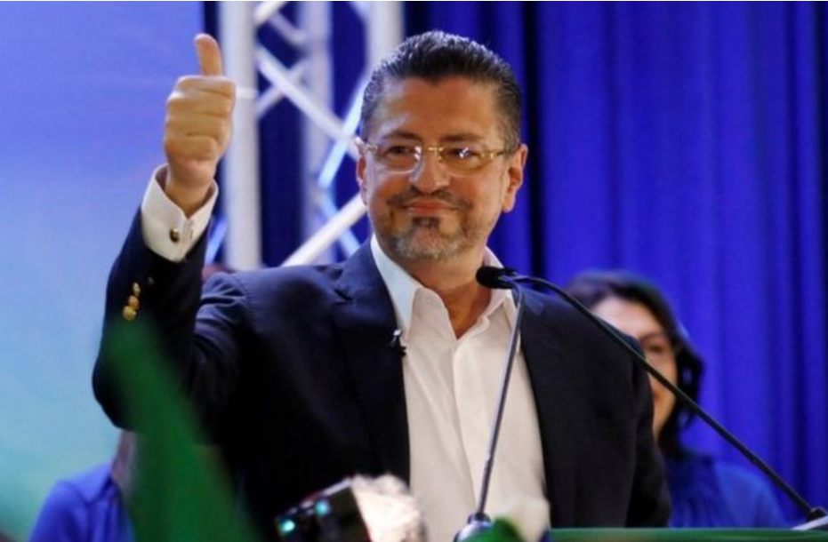 Presidente de Costa Rica Rodrígo Chaves, ofrece premios a quienes denuncien corrupción con propuesta de ley